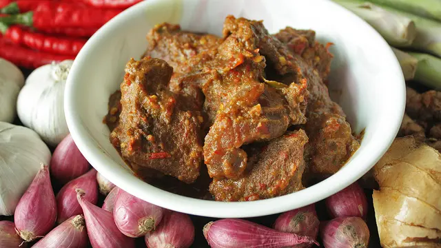 [Bintang] Jangan Cuma Makan, Ini Sejarah Rendang yang Harus Kamu Tahu