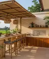 Desain Dapur Luar Rumah yang Nyaman untuk Masak Harian/Gemini AI