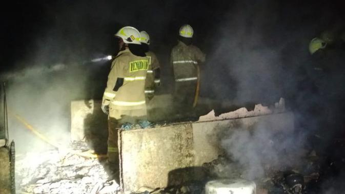 Kebakaran Besar Hanguskan Pabrik Tahu di Jaksel, Diduga Akibat Gas Bocor saat Memasak