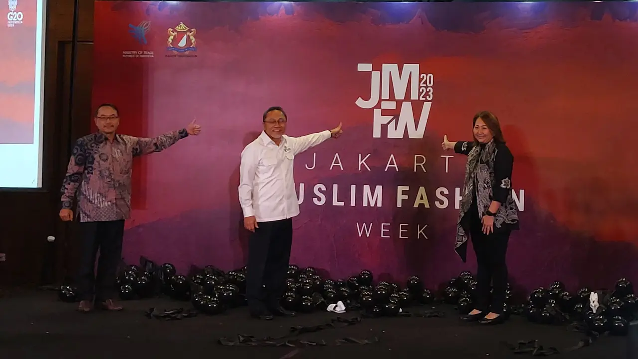 Menteri Perdagangan Zulkifli Hasan dalam konferensi pers Jakarta Muslim Fashion Week, di Kementerian Perdagangan, Rabu (12/10/2022).