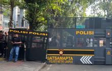 Potret Polisi Siaga Penuh Jelang Vonis Hasto Kristiyanto, Pengadilan Tipikor Jakarta Pusat Dijaga Ketat