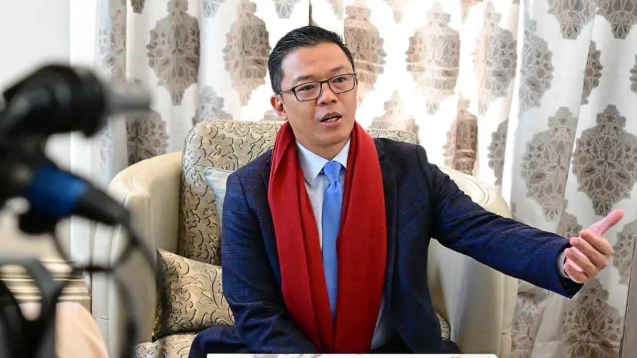 Menteri Luar Negeri RI Sugiono saat memberikan keterangan kepada awak media di Davos, Swiss, Jumat (23/1/2026).