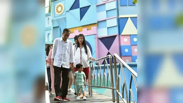 Di tengah acara ngabuburit tersebut, Jokowi tak lupa menyapa masyarakat yang juga berwisata di Dufan.