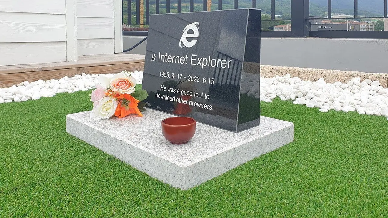Viral 'Makam' Internet Explorer Sebagai Penghormatan, Pensiun Usai 27 Tahun Beroperasi
