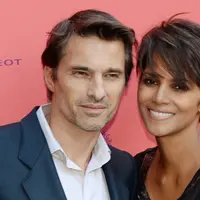 Halle Berry dan Olivier Martinez pada 2013.  (PIERRE ANDRIEU / AFP)