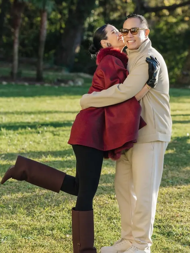 Penampilan Nia Ramadhani saat unggah foto klarifikasi hubungannya dengan suami.  [@ramadhaniabakrie]