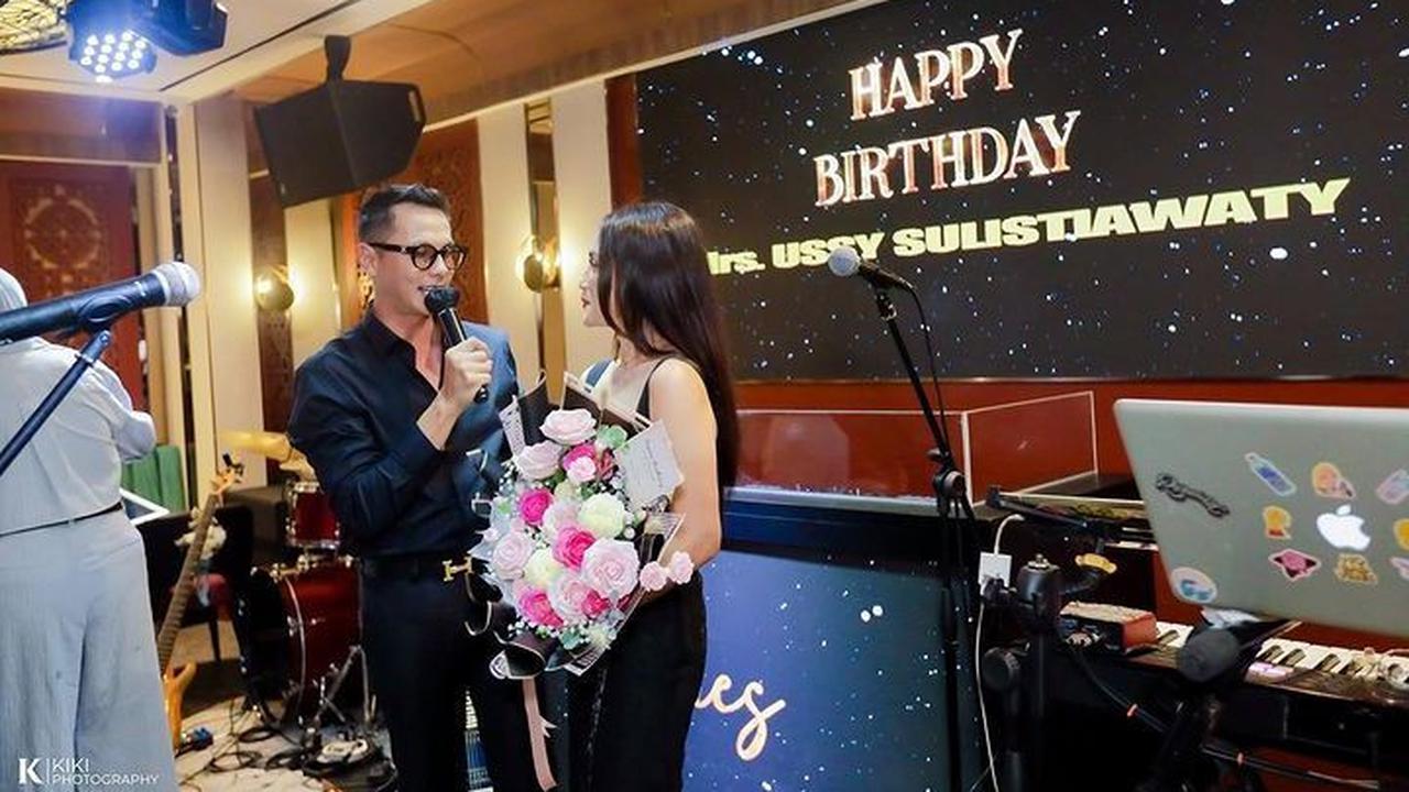 Ussy Sulistiawaty mengucapkan terima kasih kepada sang suami. Dia mengaku begitu happy.