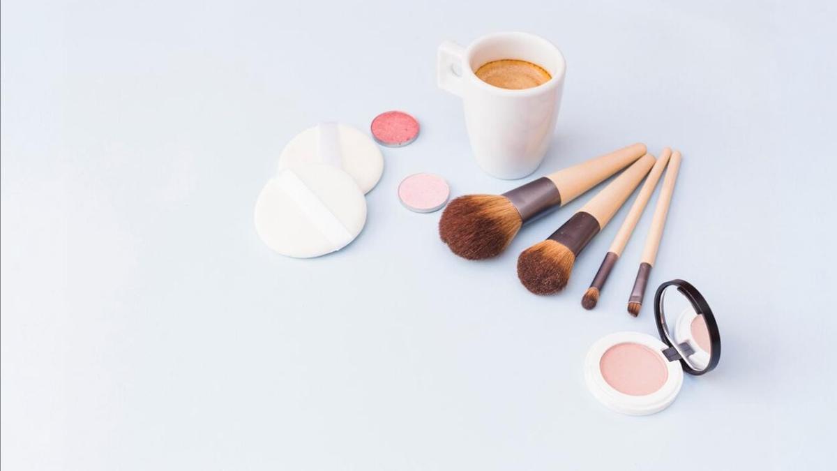 Kuas dan Spons Makeup Kotor? Begini Cara Membersihkannya agar Tetap Awet dan Higienis