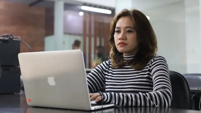 wanita februari tidak bahagia