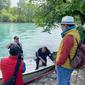 Gubernur Jawa Barat Ridwan Kamil memantau pencarian anak sulungnya di Sungai Aare Kota Bern, Swiss. (Sumber Foto: Kemenlu RI)