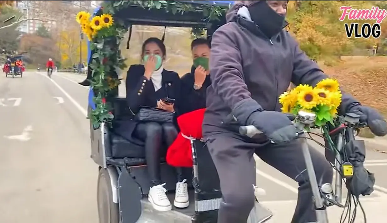 Ussy Sulistiawaty dan Andhika Pratama New York (Youtube/Ussy Andhika Official)