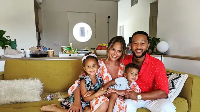 [Fimela] Chrissy Teigen dan John Legend