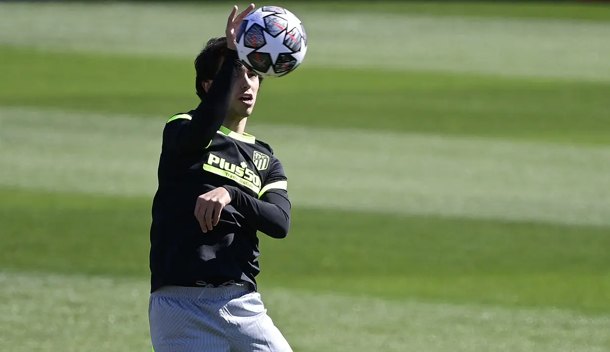 Gelandang Atletico Madrid, Joao Felix mengikuti sesi latihan menjelang leg kedua babak 16 besar Liga Champions kontra Chelsea di Majadahonda, Selasa (16/3/2021). Atletico Madrid akan bertandang ke markas Chelsea di Stamford Bridge pada Kamis (18/3) dini hari WIB. (JAVIER SORIANO/AFP)
