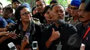 Wakil Ketua KPK, Bambang Widjojanto didampingi tim kuasa hukumnya saat menjawab pertanyaan wartawan di Bareskrim Mabes Polri, Jakarta, Selasa (3/2/2015). (Liputan6.com/Johan Tallo)