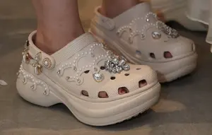 Dulu Disebut Sepatu Terjelek, Bagaimana Crocs Kuasai Pasar Global?