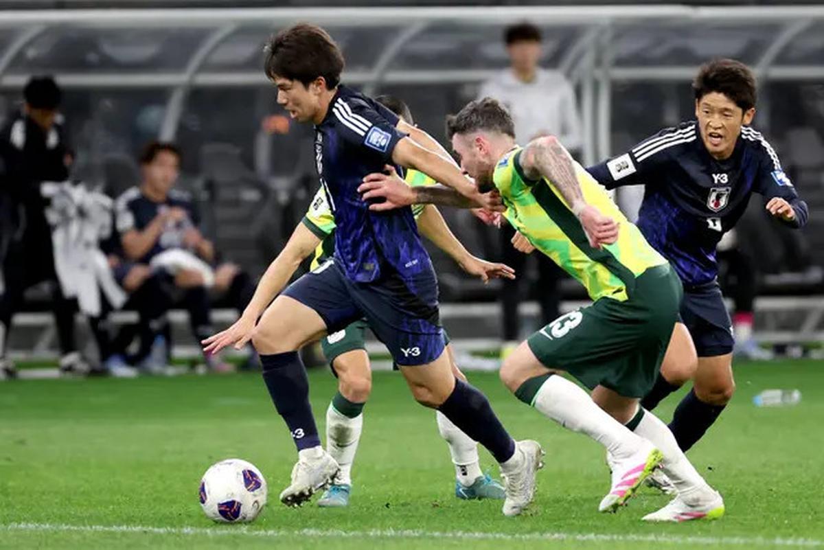 Bek Jepang Tinggalkan Skuad karena Cedera Parah saat Vs Australia, Timnas Indonesia Dapat Untung Nih?