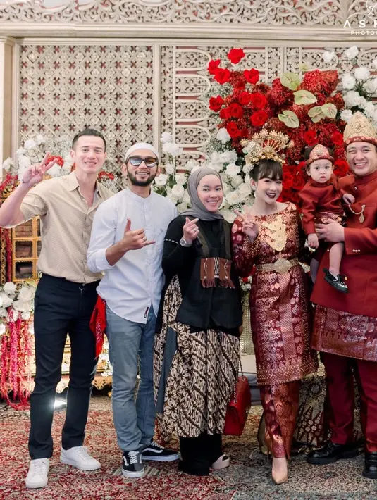 "18.8.2023 Gin’s Walimatul Khitan + Gilang’s 34th Birthday,"tulis Gilang dalam keterangan foto. [Instagram/gilangdirga]