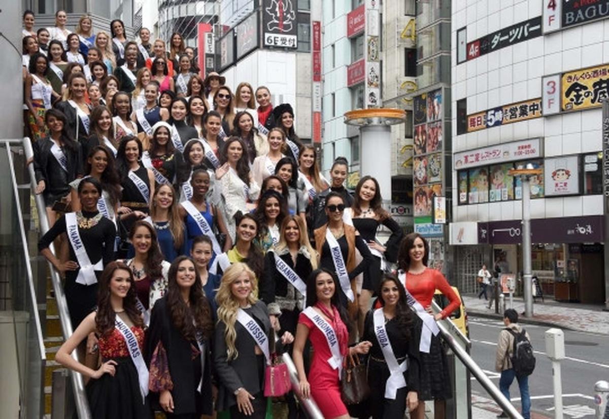 Aksi Chintya Fabiola dan kontestan Miss International keliling Tokyo