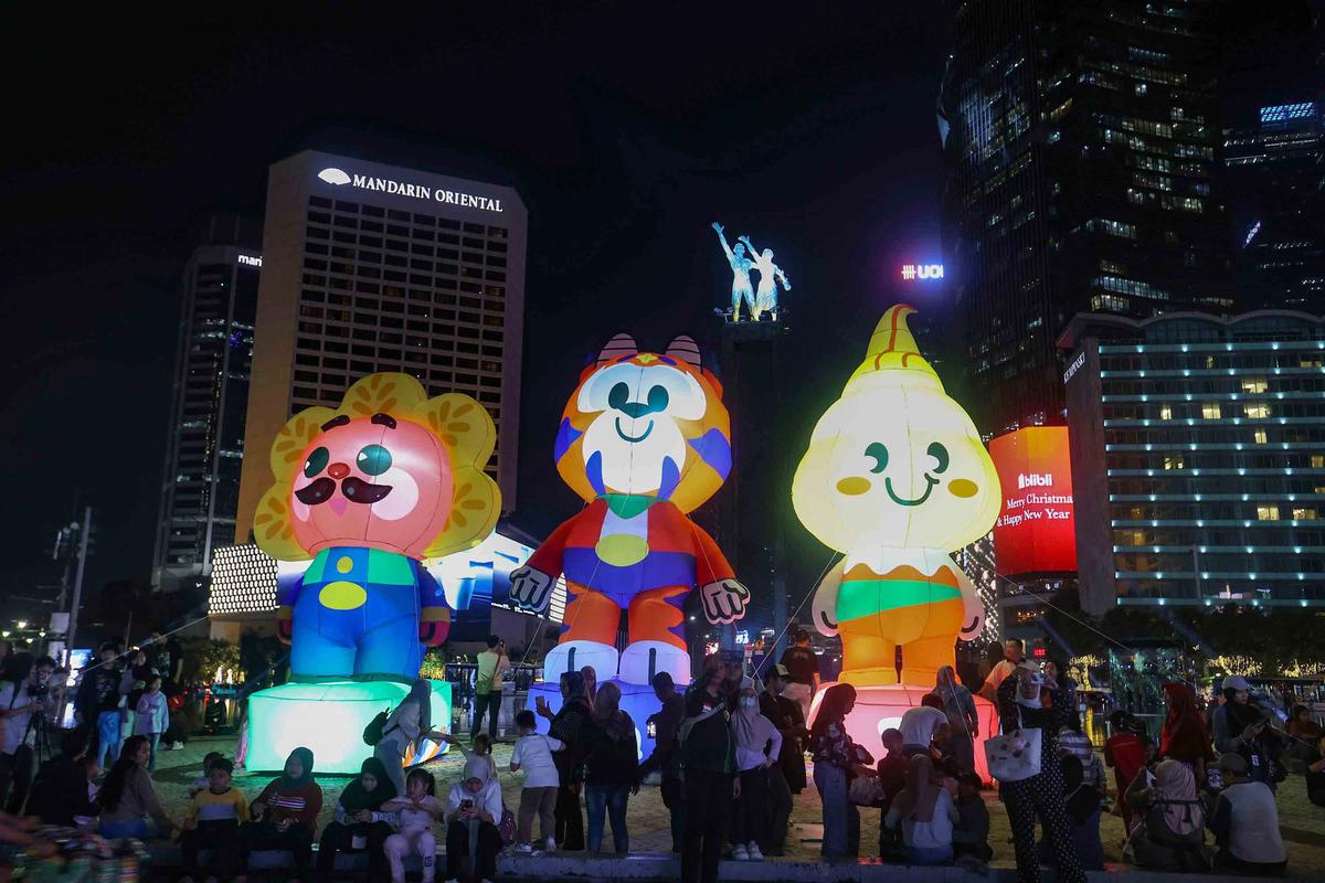 FOTO: Pesona Jakarta Light Festival Hiasi Libur Akhir Tahun