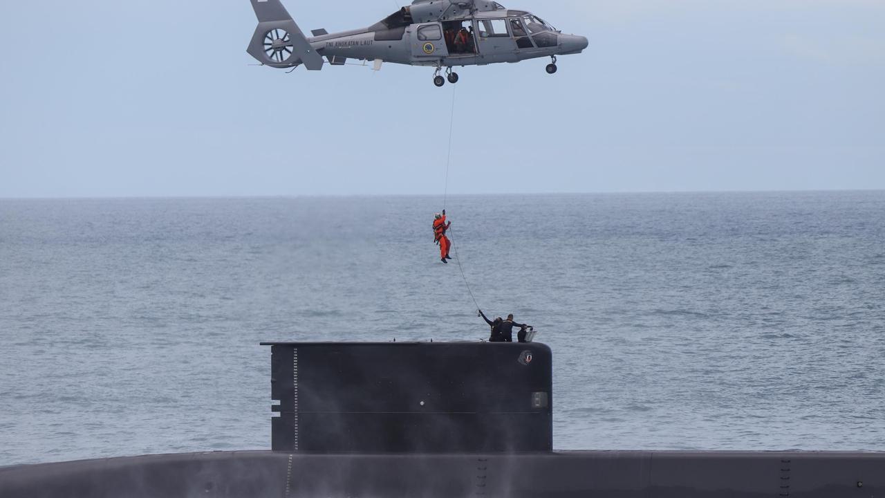 FOTO: Parade Kapal Perang dan Atraksi Prajurit  TNI AL Meriahkan Sailing Pass 2025