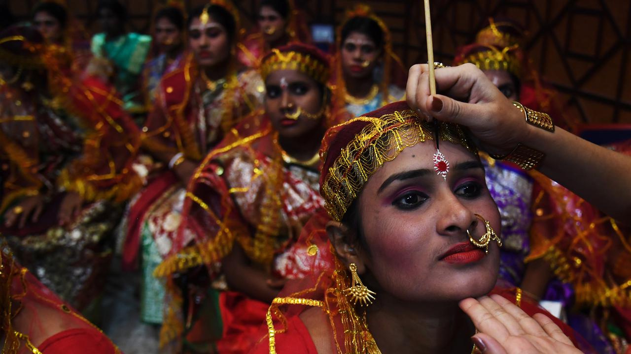 Rayakan Hari Valentine, Pasangan Kurang Mampu Ikuti Nikah Massal di India