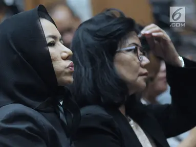 Bupati nonaktif Kutai Kartanegara, Rita Widyasari saat menyaksikan sidang lanjutan terdakwa suap pemberian izin lokasi perkebunan di Kutai Kartanegara, Hery Sutanto Gun di Pengadilan Tipikor, Jakarta, Selasa (27/3). (Liputan6.com/Helmi Fithriansyah)