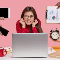 Kenali distraksi yang membuatmu sulit fokus saat bekerja berikut ini! (Foto/Dok: freepik.com/wayhomestudio)