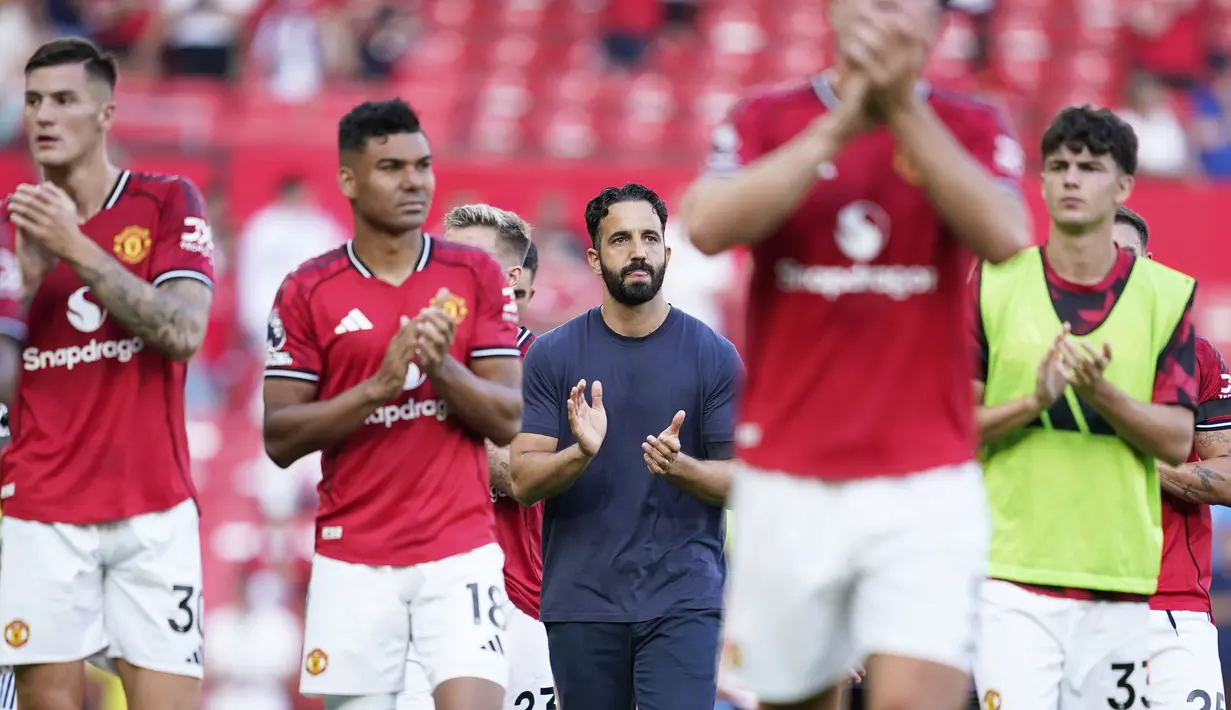 Keduanya kala itu berhasil membawa klub yang berbasis di kota Lisbon itu menjadi juara Liga Portugal dan mengejutkan lawan-lawan kuat mereka di Liga Champions sebelum sama-sama hijrah ke Liga Inggris. (AP Photo/Dave Thompson)