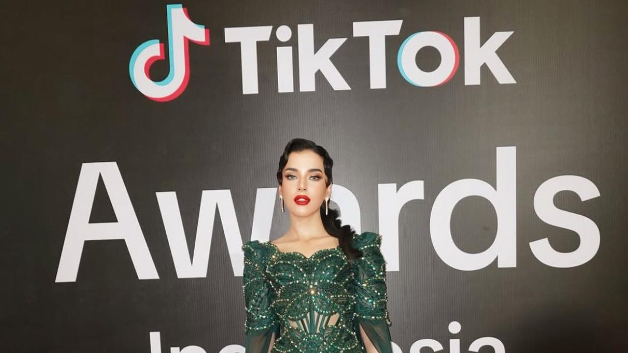 7 Potret Tasya Farasya Raih Beauty dan Fashion Creator of the Year, Ini Detail Penampilannya