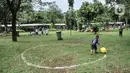 Wisatawan bermain di Taman Margasatwa Ragunan, Jakarta, Jumat (14/5/2021). Pemprov DKI Jakarta pada libur Lebaran 2021 membuka sejumlah tempat wisata, salah satunya Taman Margasatwa Ragunan. (merdeka.com/Iqbal S. Nugroho)