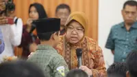 Wali Kota Surabaya Tri Rismaharini (Risma) meminta anak-anak yang terindikasi tawuran untuk tidak lagi membuat geng. (Foto:Liputan6.com/Dian Kurniawan)