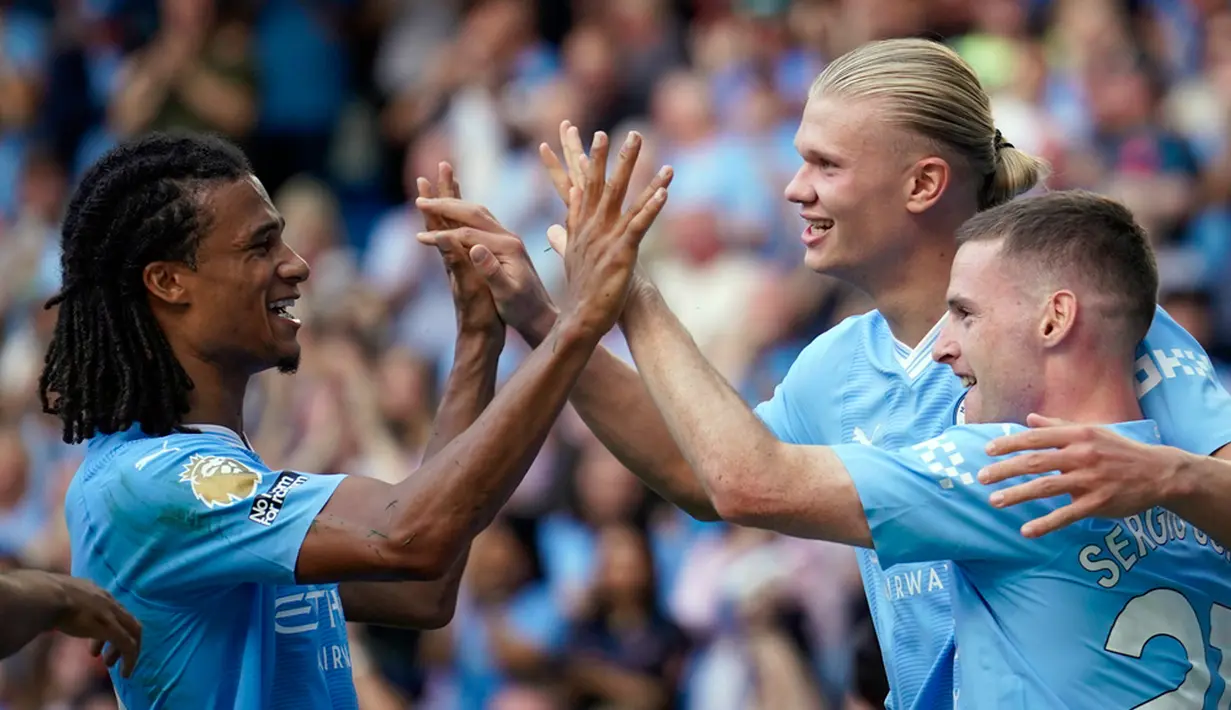 Laga berakhir dengan skor 5-1 untuk kemenangan Manchester City. (AP Photo/Dave Thompson)