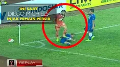 Berita video insiden bek Pusamania Borneo FC, Diego Michiels, menginjak badan bek Persib Bandung, Henhen Herdiana, di Piala Presiden 2017.