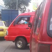 Nggak dimakan sendiri, sopir angkot ini mengembalikan uang belasan juta yang ditemukannya. Jujur banget si bapak! (Ilustrasi Angkot: Jakartakita.com)