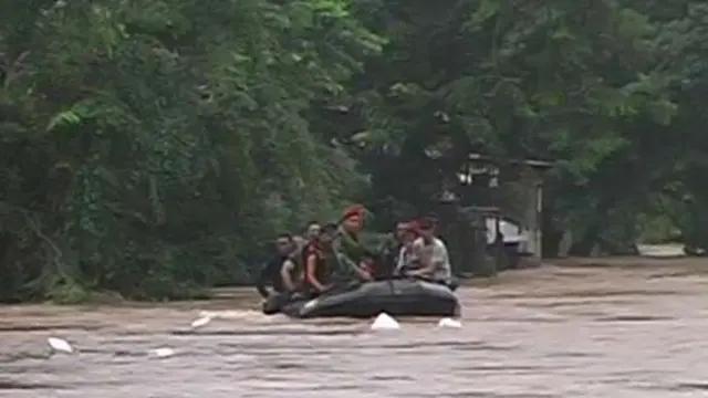 Korban Banjir Kampung Melayu Nekat Bertahan di Rumah