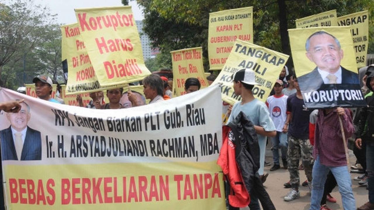Massa GNKIB desak KPK tangkap Plt Gubernur Riau