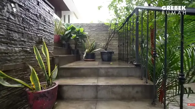 Rumah Syahnaz Sadiqah dan Jeje Govinda (YouTube/AH)