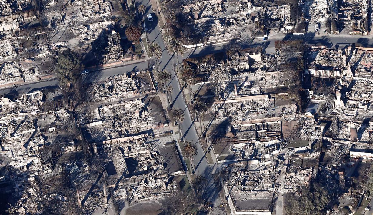 Diketahui, sejak Selasa (7/1/2025), kebakaran hutan yang Los Angeles merembet ke kawasan permukiman di sejumlah wilayah. (MARIO TAMA/GETTY IMAGES NORTH AMERICA/Getty Images via AFP)