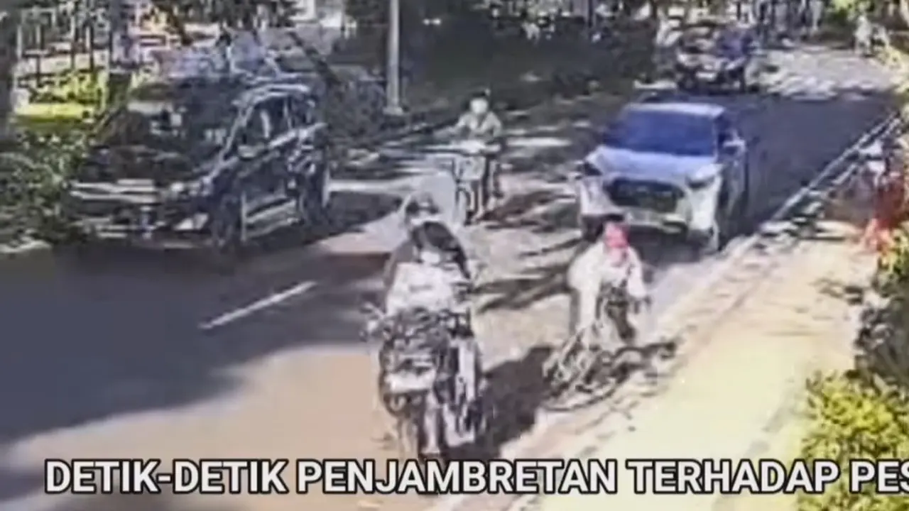 Aksi penjambretan terhadap pesepeda wanita di Jalan Latuharhary, Menteng, Jakarta Pusat.