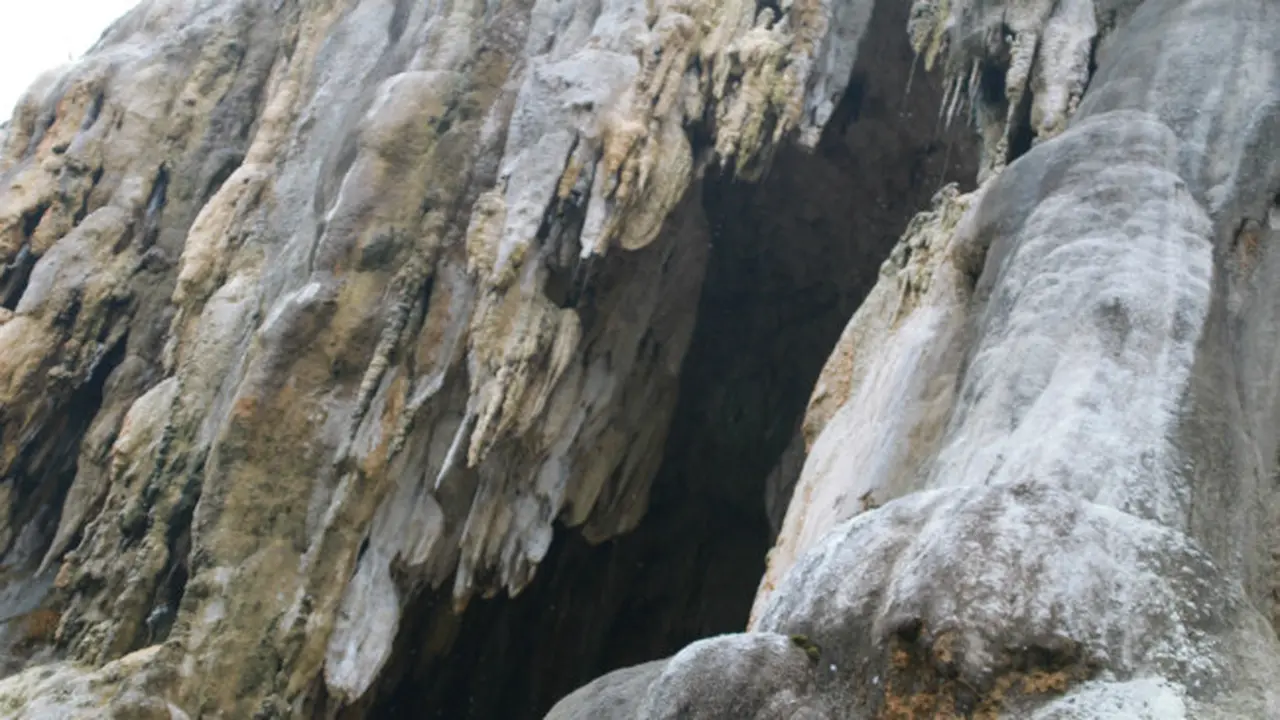 Menelusuri Gua Kapur, Habitat Bermain Burung Maleo di Bone Bolango