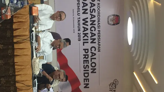 Rapat koordinasi persiapan debat pasangan calon Presiden dan calon Wakil Presiden di Jakarta, Rabu (19/12). Rapat membicarakan persiapan debat pasangan capres-cawapres Pilpres 2019. (Liputan6.com/Radityo Priyasmoro)