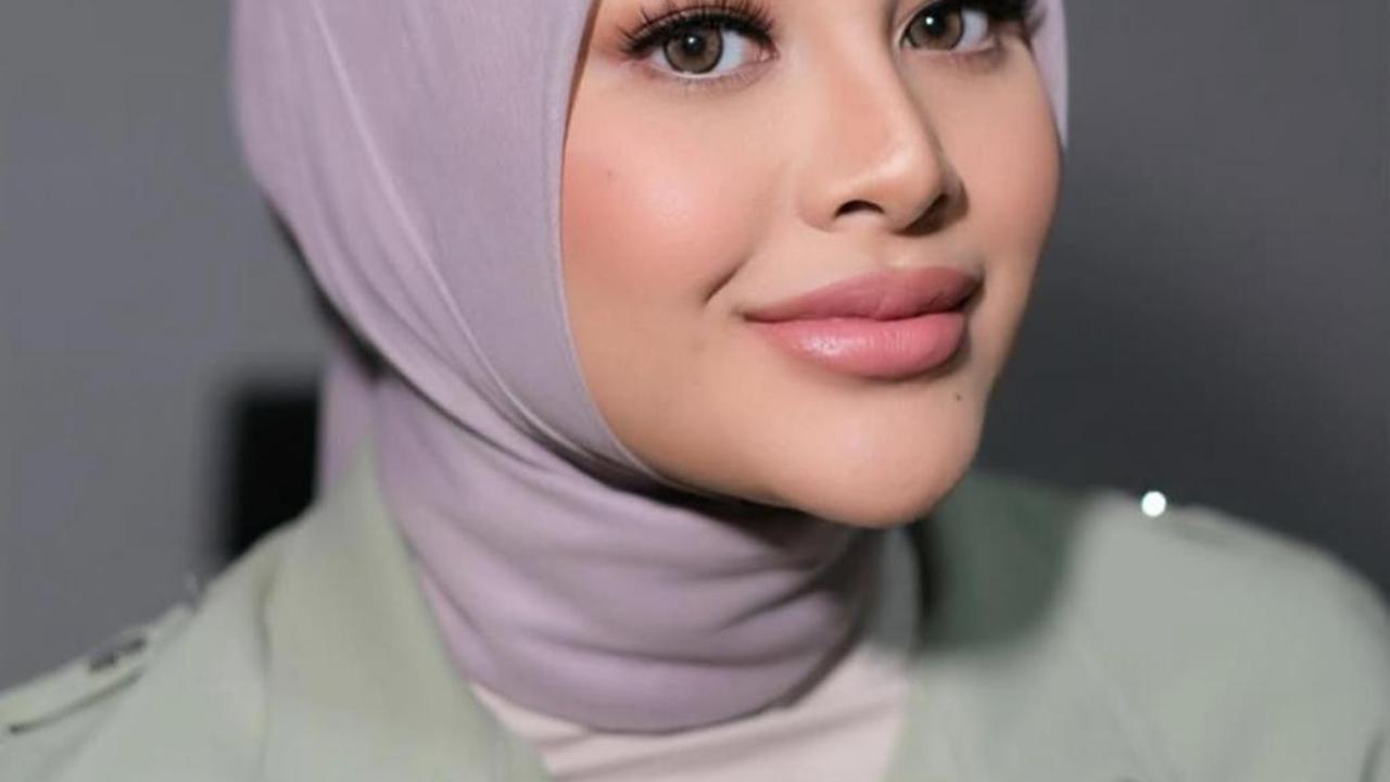 Model Hijab Aurel Hermansyah yang Bikin Penampilan Lebaran 2025 Makin Elegan