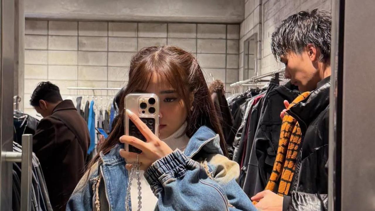 Fuji Bagikan Foto Mirror Selfie Saat Liburan di Jepang, Selalu Dipuji Cakep dari Netizen