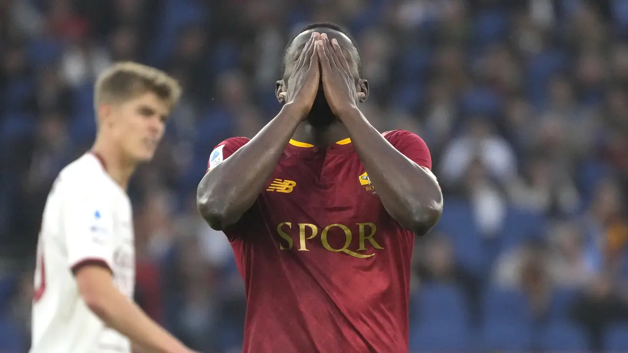 Foto: Dua Gol Dramatis di Masa Injury Time, AC Milan Paksa AS Roma Berbagi Poin di Liga Italia