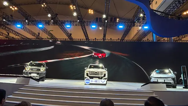 Toyota memperkenalkan tiga model baru dalam ajang GIIAS 2026 di ICE BSD, Tangerang, Rabu (29/7/2026), termasuk Land Cruiser FJ, Land Cruiser 300 Hybrid EV, dan bZ4X Touring Battery EV. (Liputan6.com/Arief)