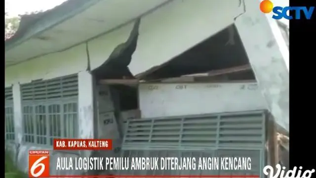 Gedung tempat penyimpanan logistik pemilu di PPK Kecamatan Mentangai, Kabupaten Kapuas, Kalimantan Tengah, ambruk akibat angin kencang.