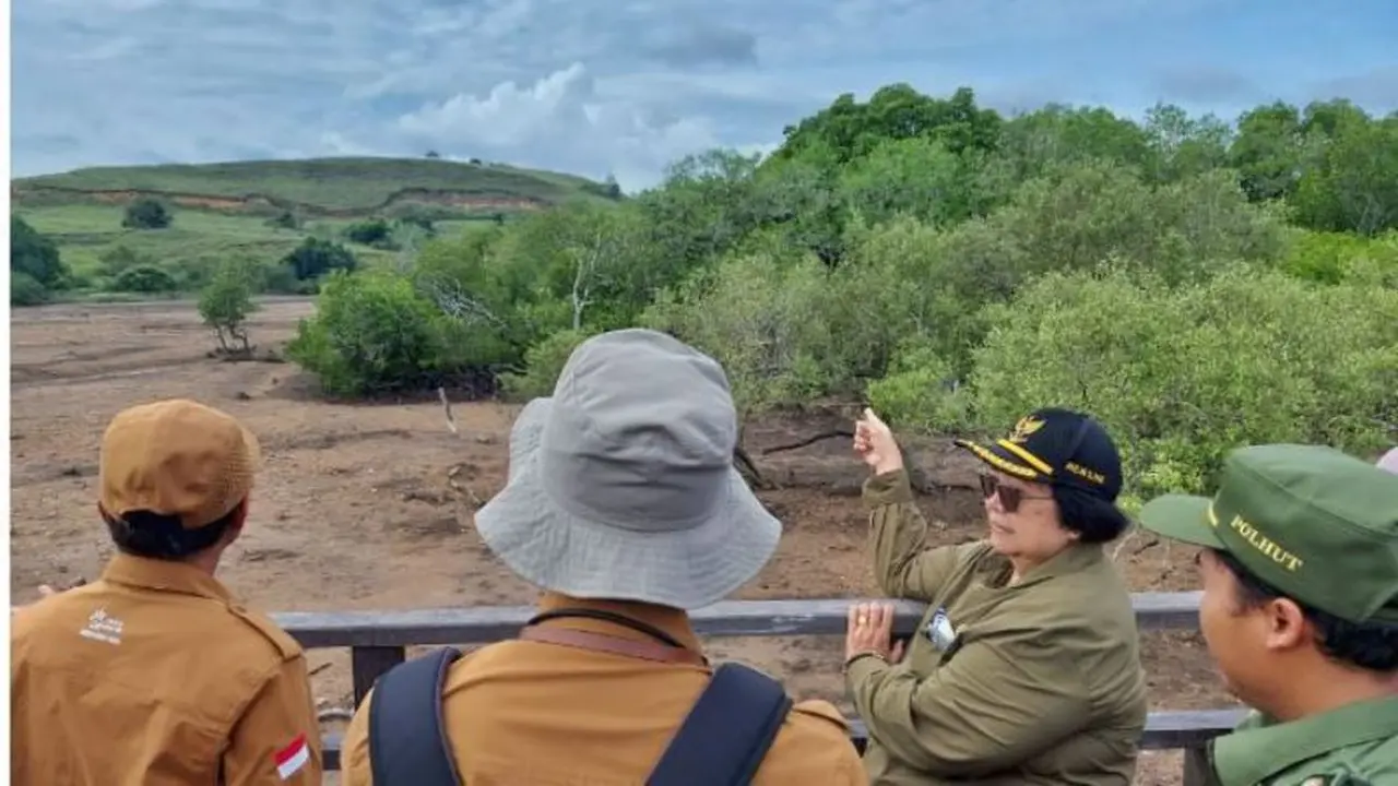 Menteri LHK Siti Nurbaya menyambangi Pulau Rinca di Taman Nasional Komodo