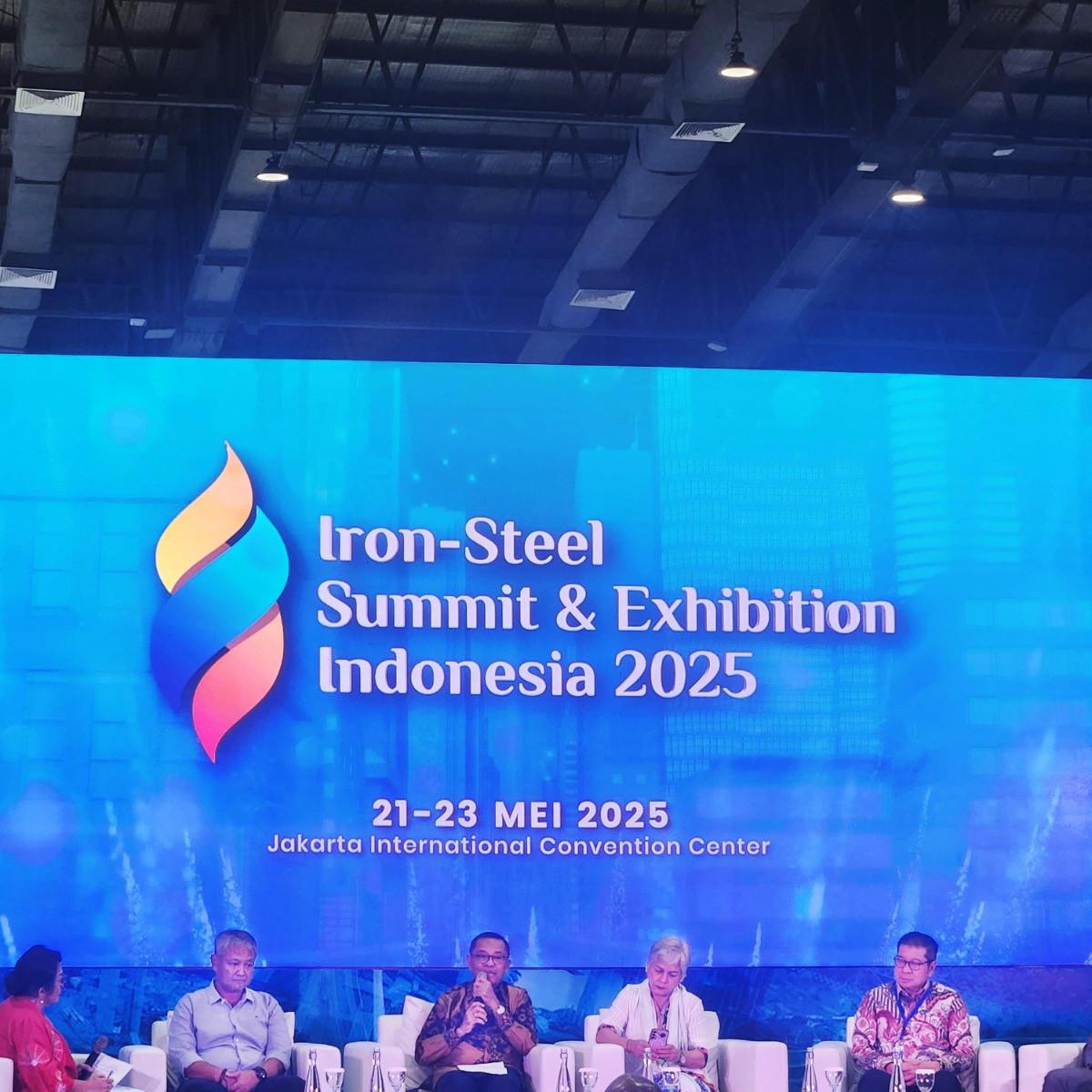 diskusi industri baja