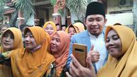 Gus Muhammad Fawait saat melakukan serap aspirasi bersama ibu-ibu kelompok pengajian dari Srikandi Laskar Sholawat Nusantara. (Foto: Istimewa).