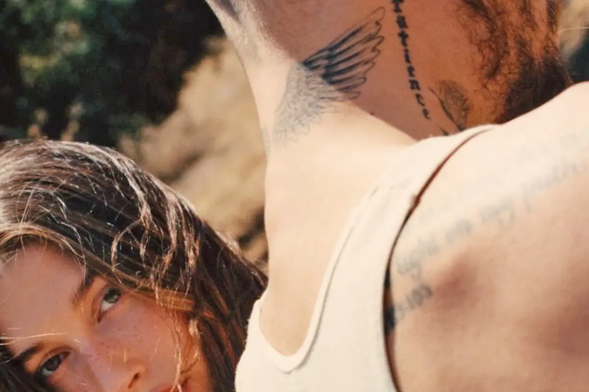 6 Potret Hangat Foto Keluarga Justin Bieber dan Hailey Bieber Jelang Rilis Album Baru
